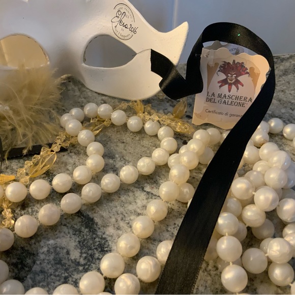 Handmade in Italy, masquerade mask, made in silver with crystals, pearls etc. - Picture 5 of 8